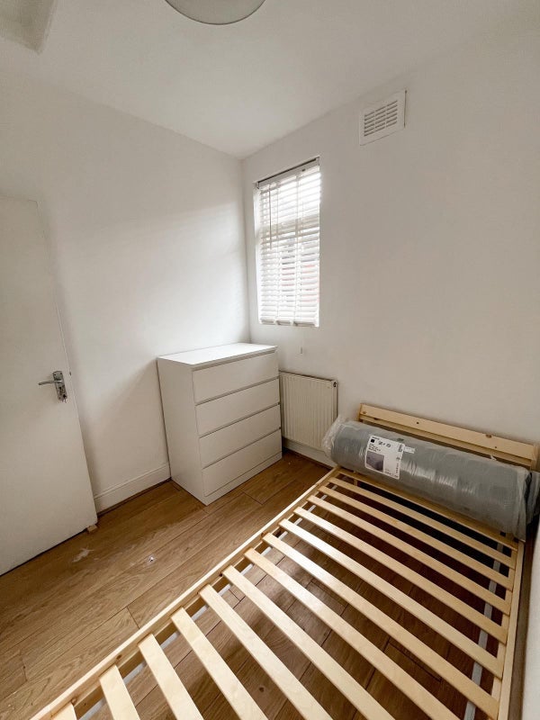 Room Kings Road in Greater London