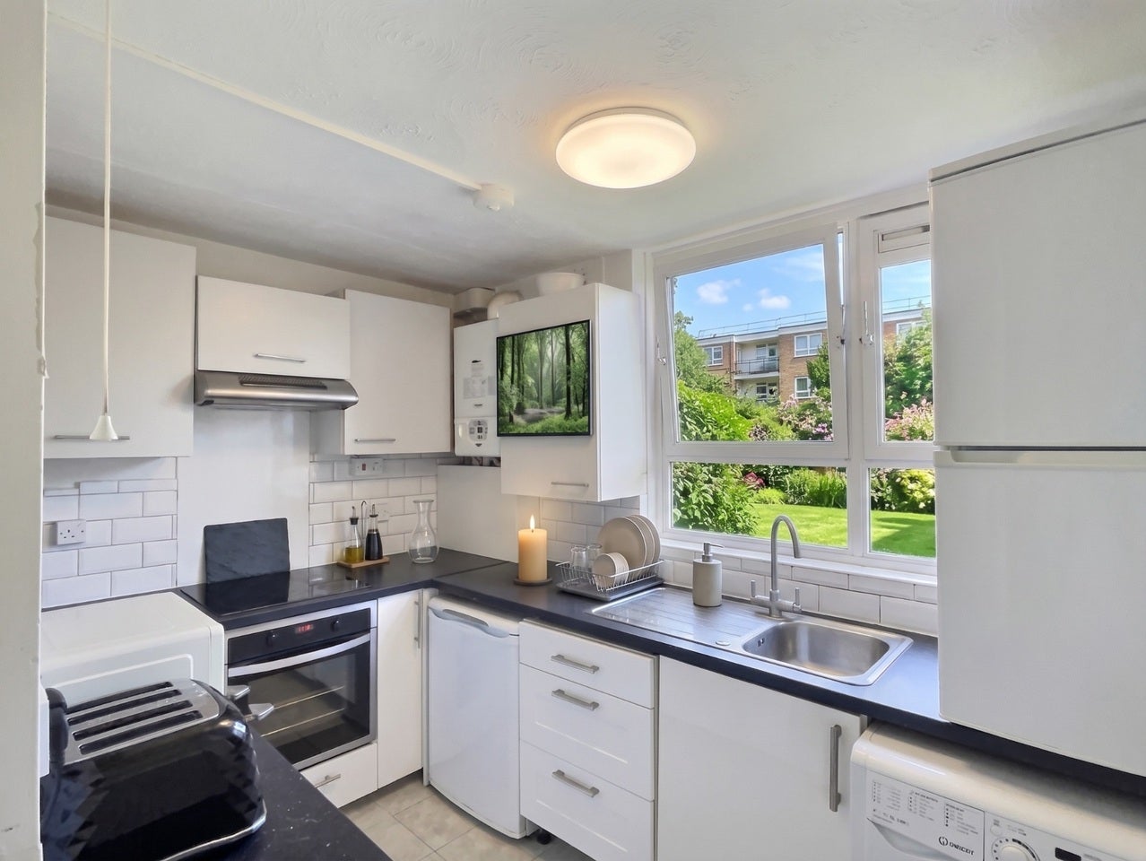 Room Keevil Drive in Greater London