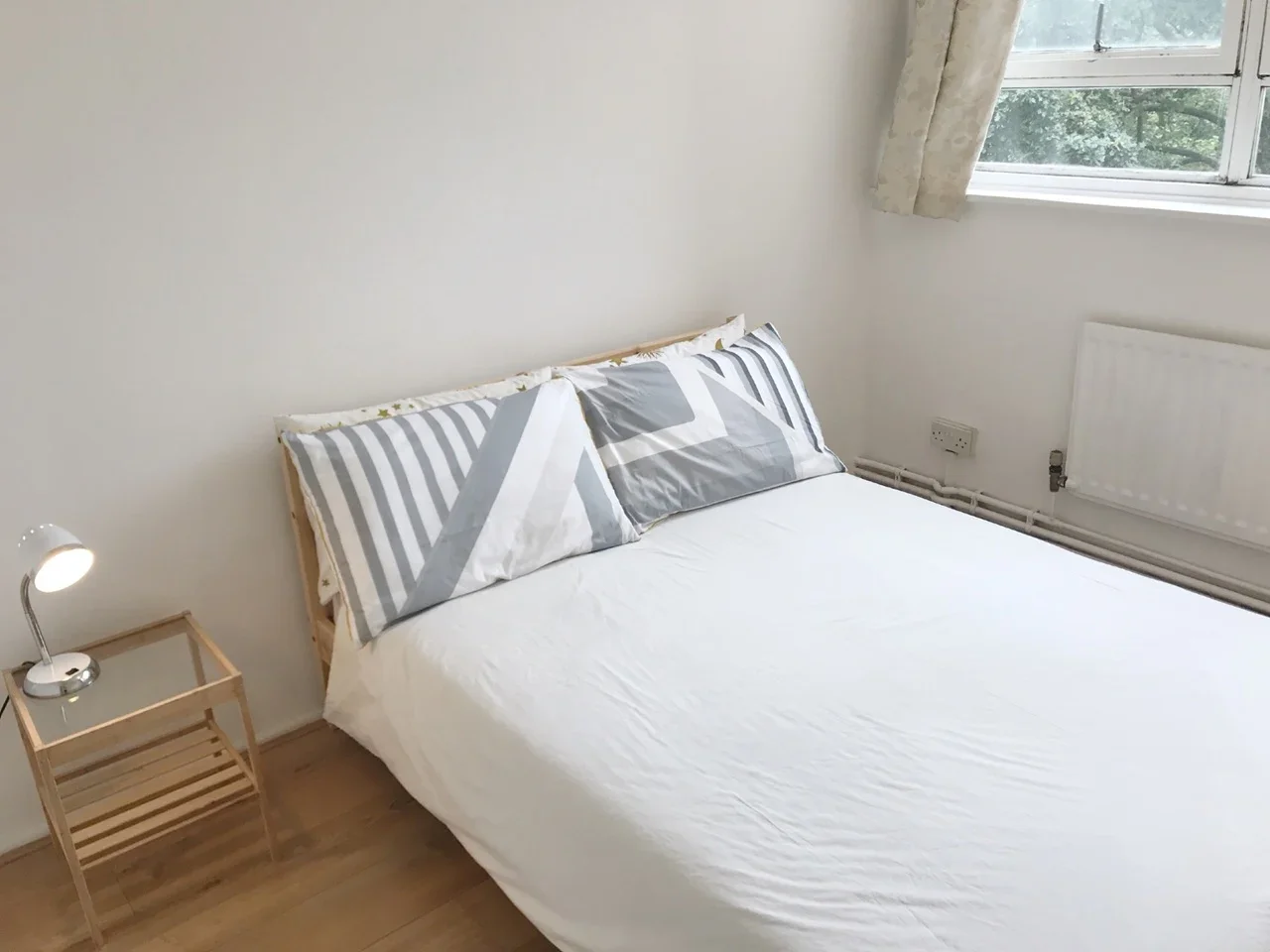 Room Keevil Drive in Greater London