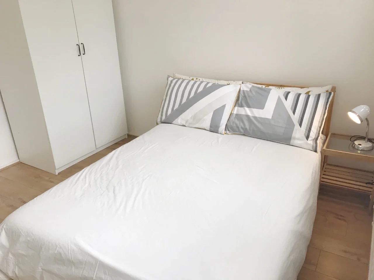 Room Keevil Drive in Greater London