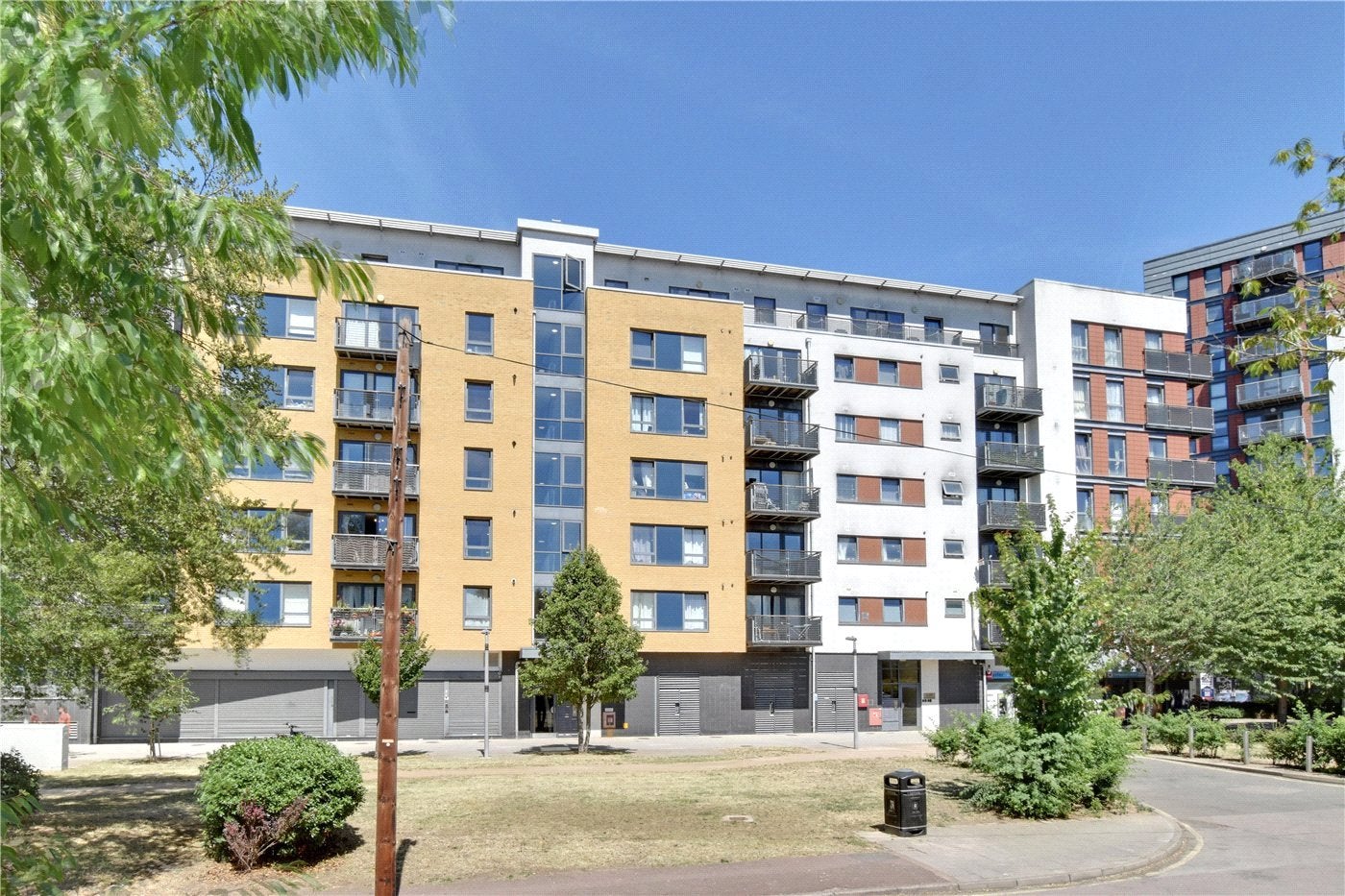 Flat Tarves Way in Greater London