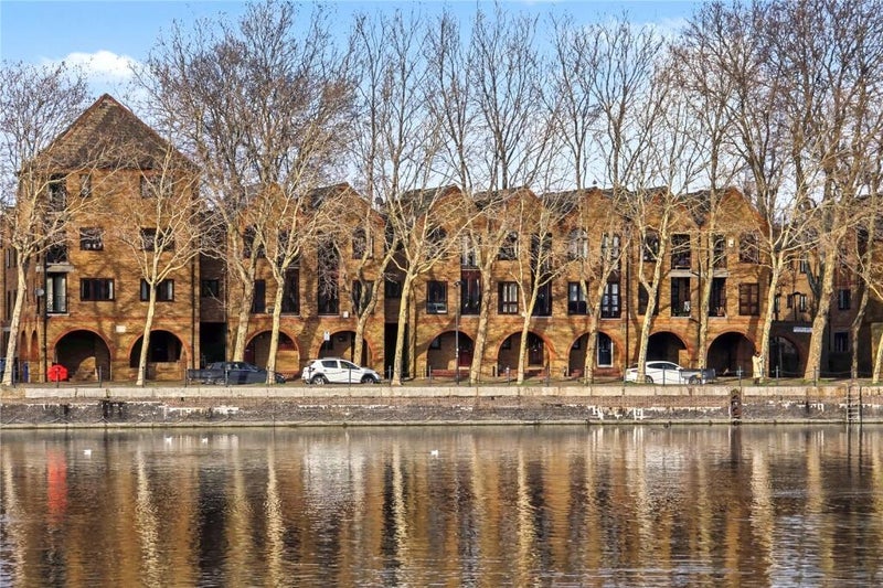 Room Brunswick Quay in Greater London