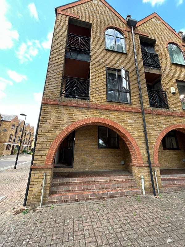 Room Brunswick Quay in Greater London