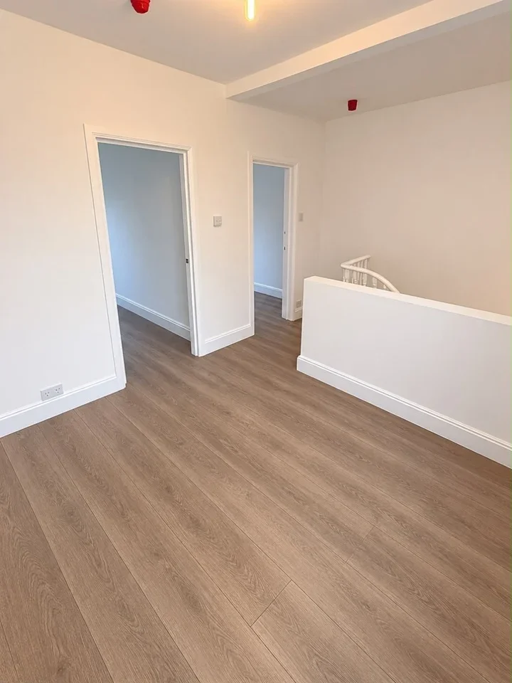 Flat Eglinton Road in Greater London