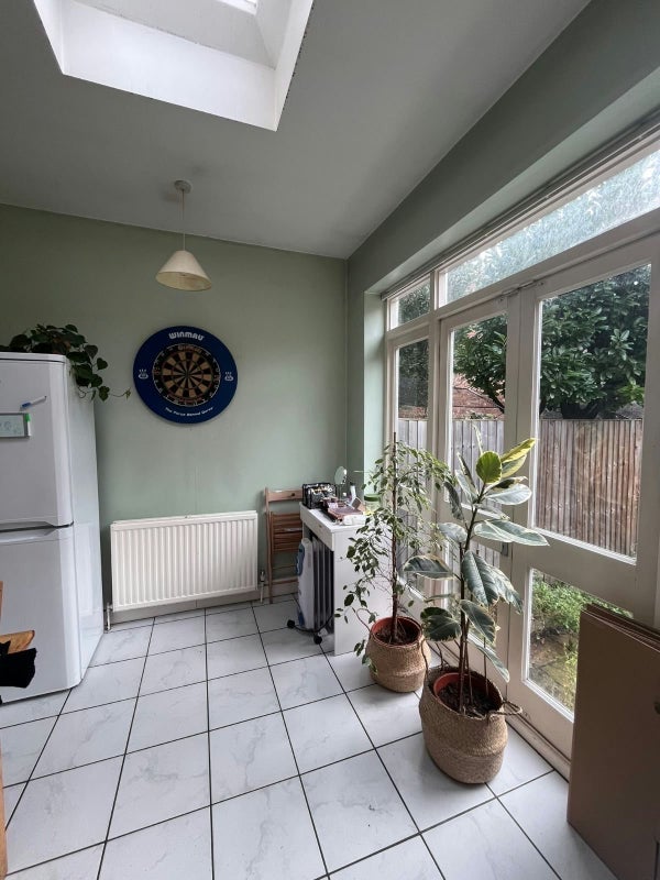 Room Fulham Palace Road in Greater London