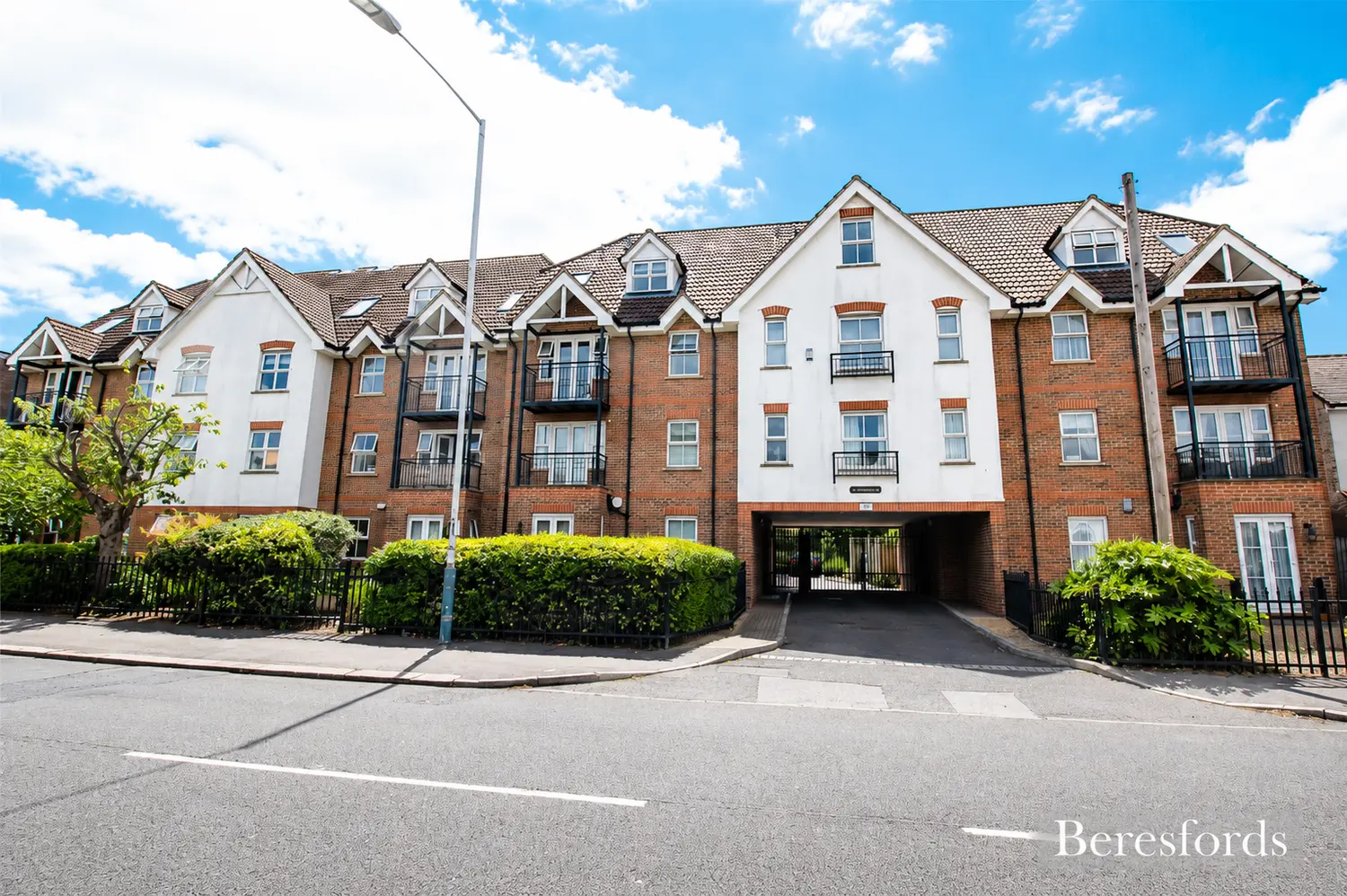 Flat Heath Park Road in Greater London