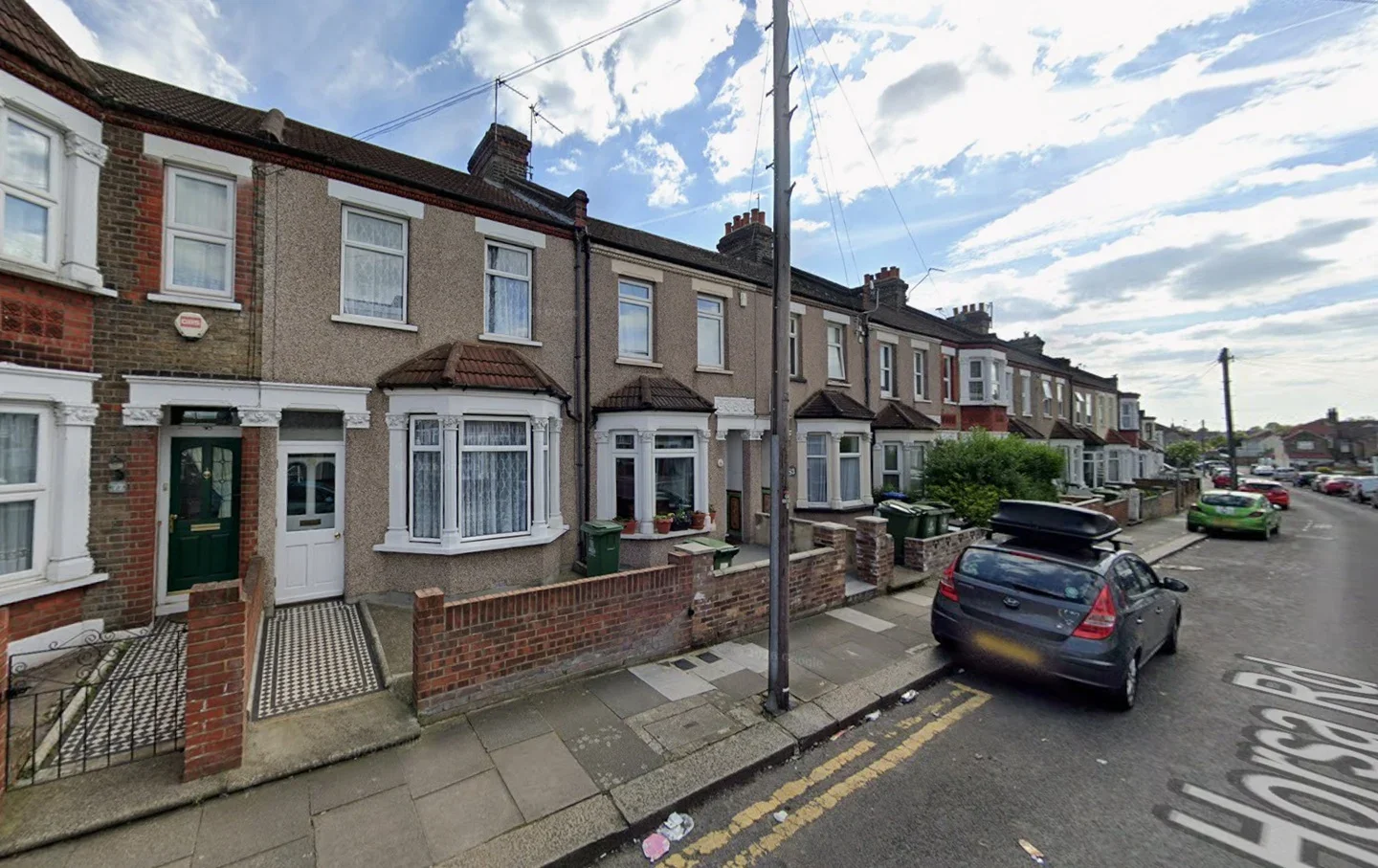 Flat Horsa Road in Greater London
