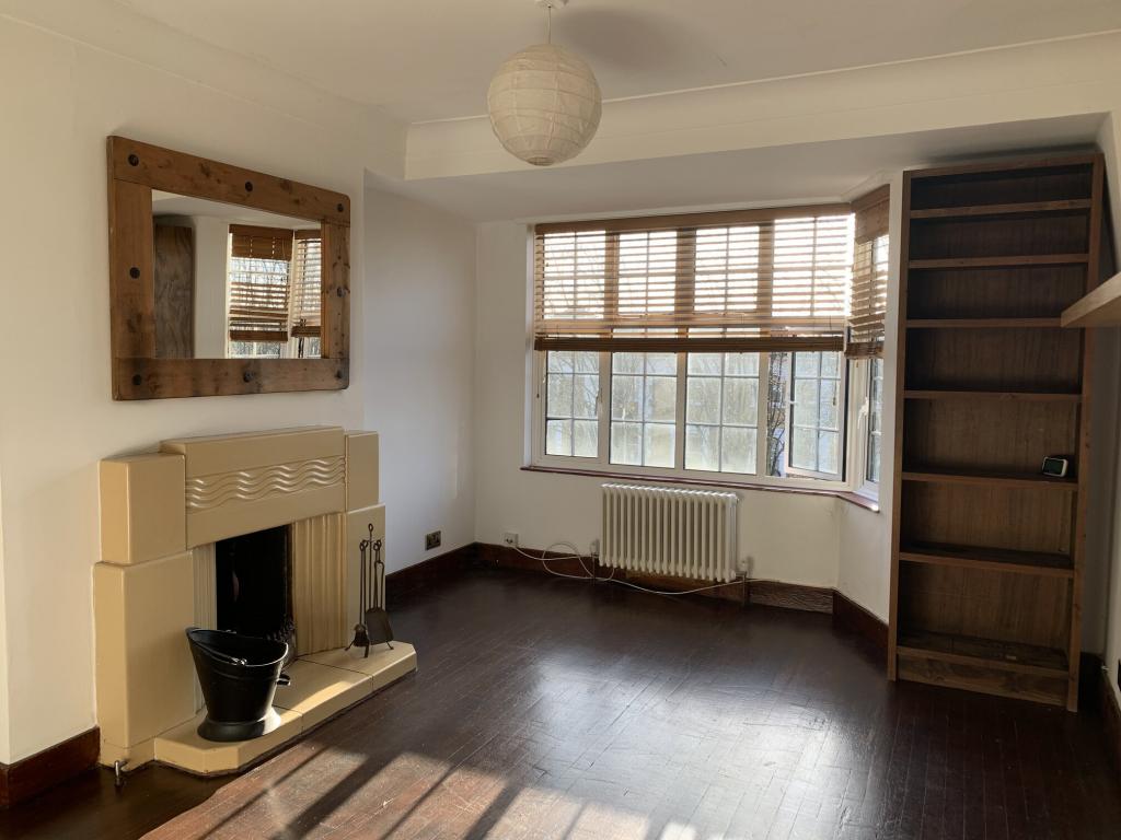 Flat Leigham Avenue in Greater London
