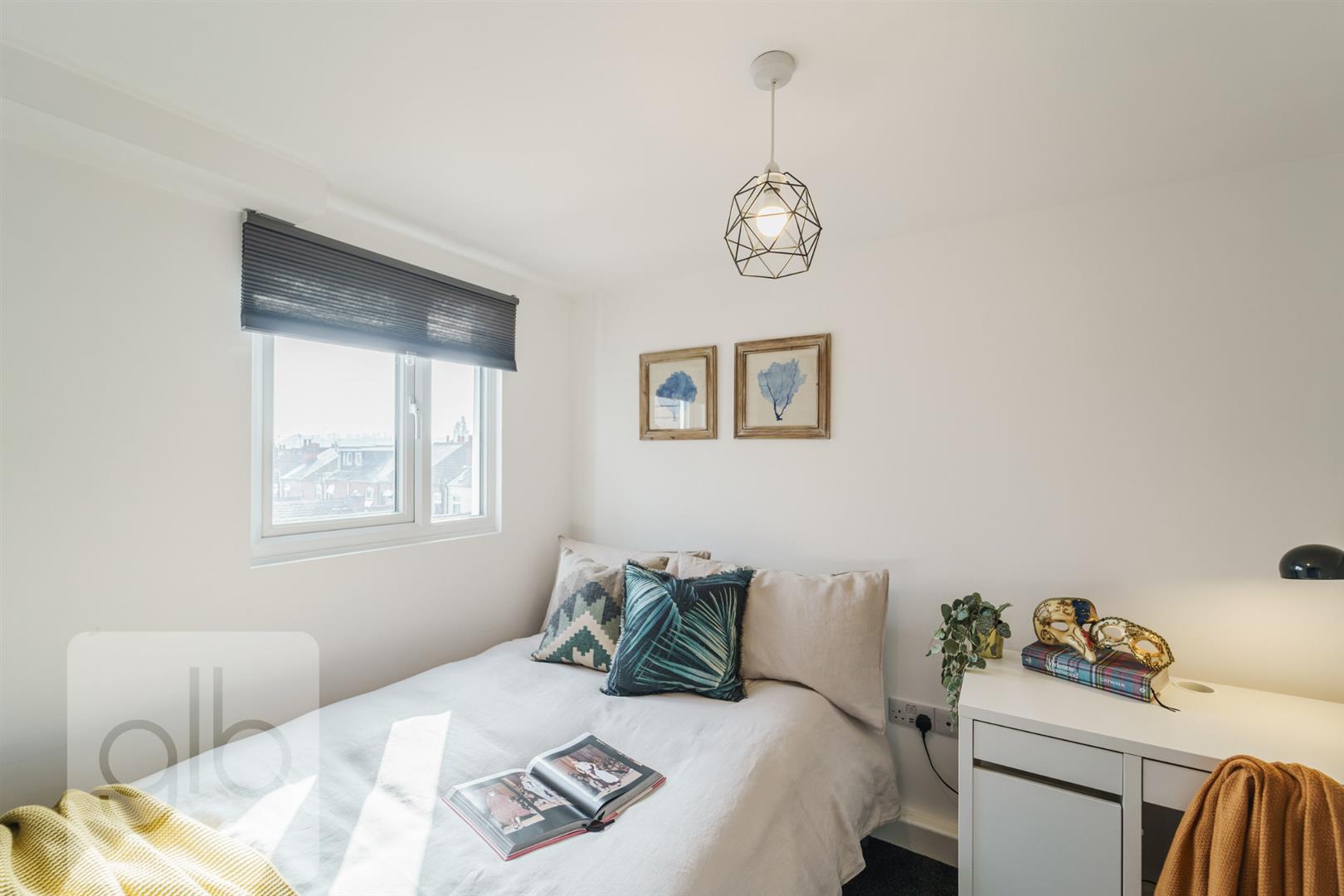 Room Centaur Road in Coventry