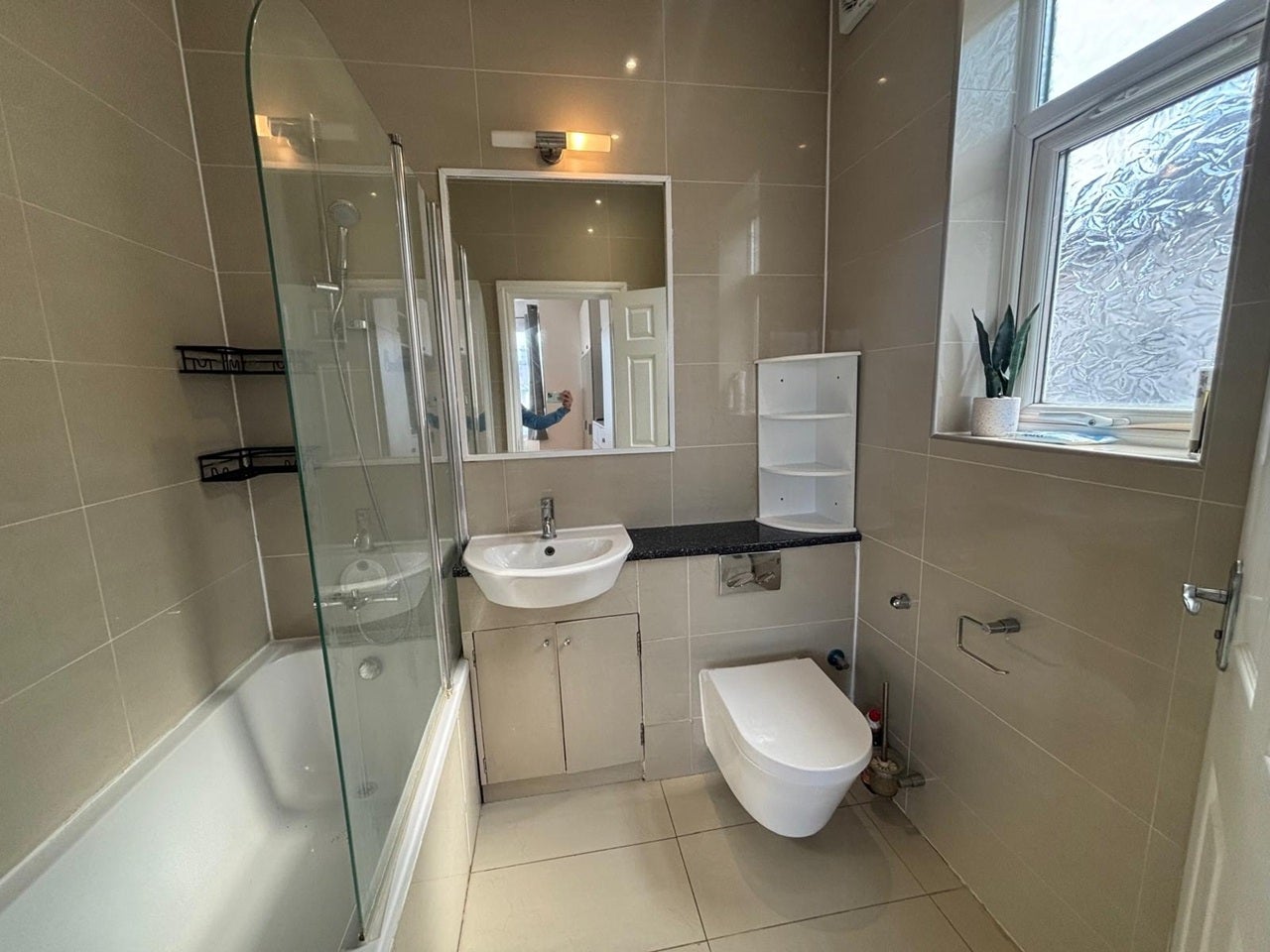 Flat Chatsworth Road in Greater London