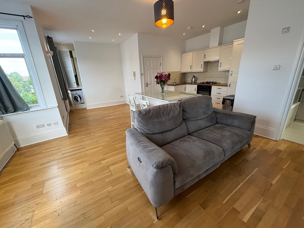 Flat Chatsworth Road in Greater London