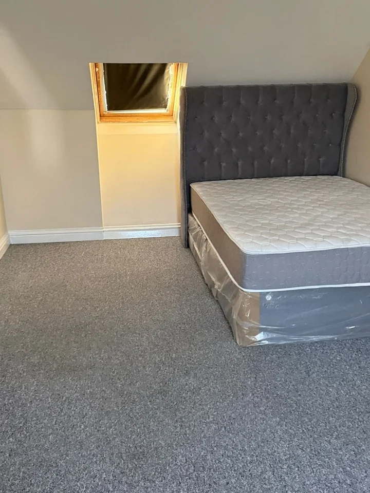 Flat Ashgrove Road in Greater London