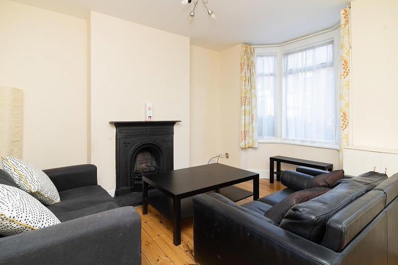 Room Lansdown Road in Canterbury