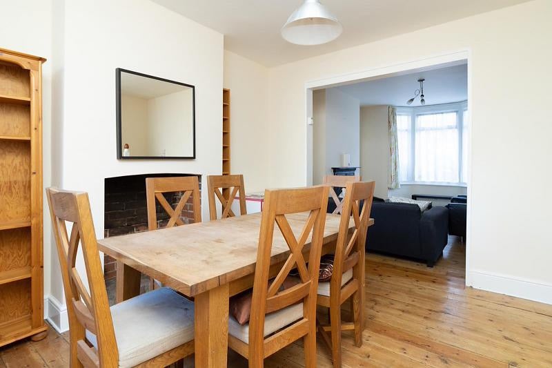 Room Lansdown Road in Canterbury