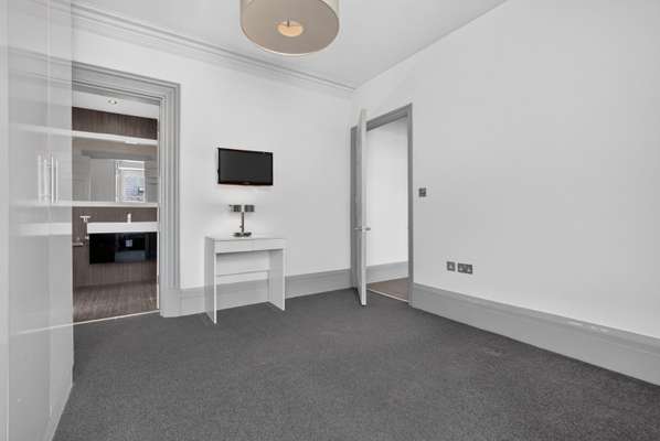 Flat Hay Hill in City of Westminster