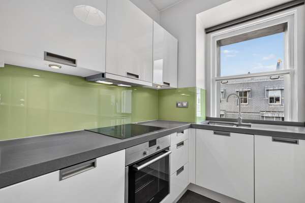Flat Hay Hill in City of Westminster