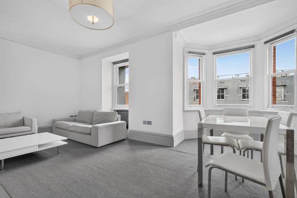Flat Hay Hill in City of Westminster