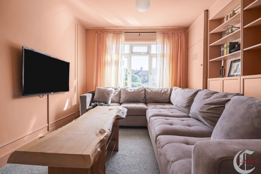 Flat Tottenhall Road in Greater London