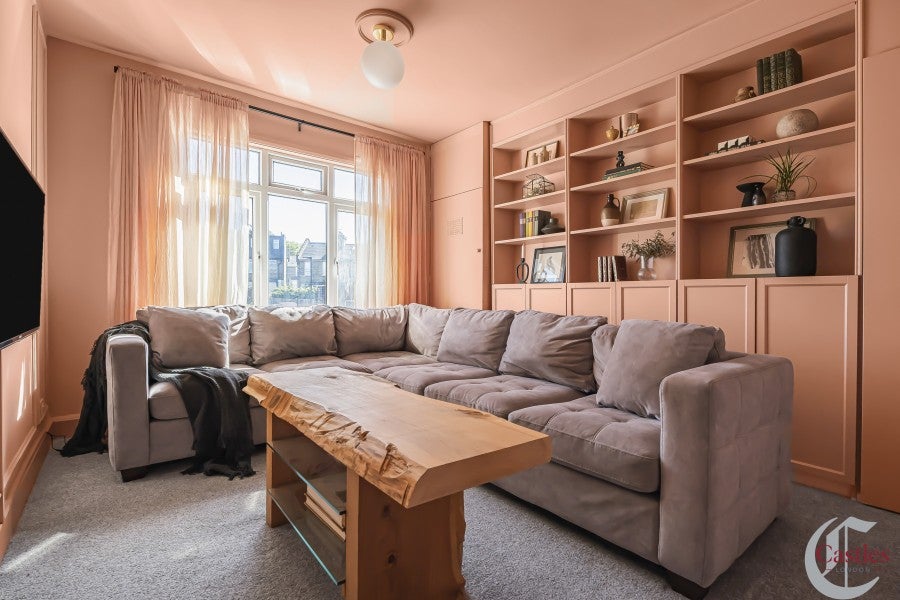 Flat Tottenhall Road in Greater London
