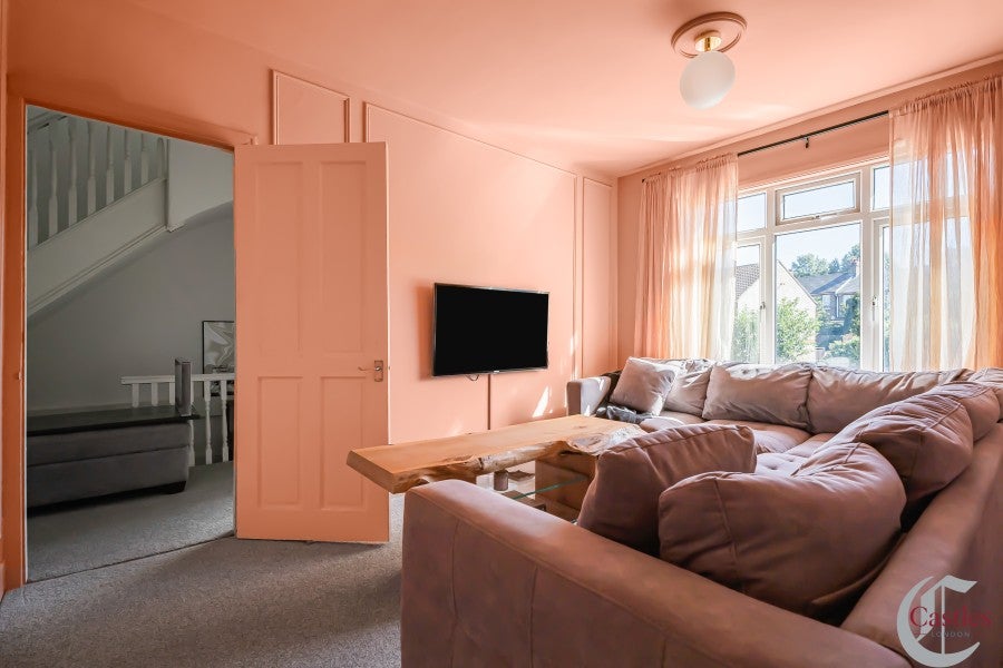 Flat Tottenhall Road in Greater London