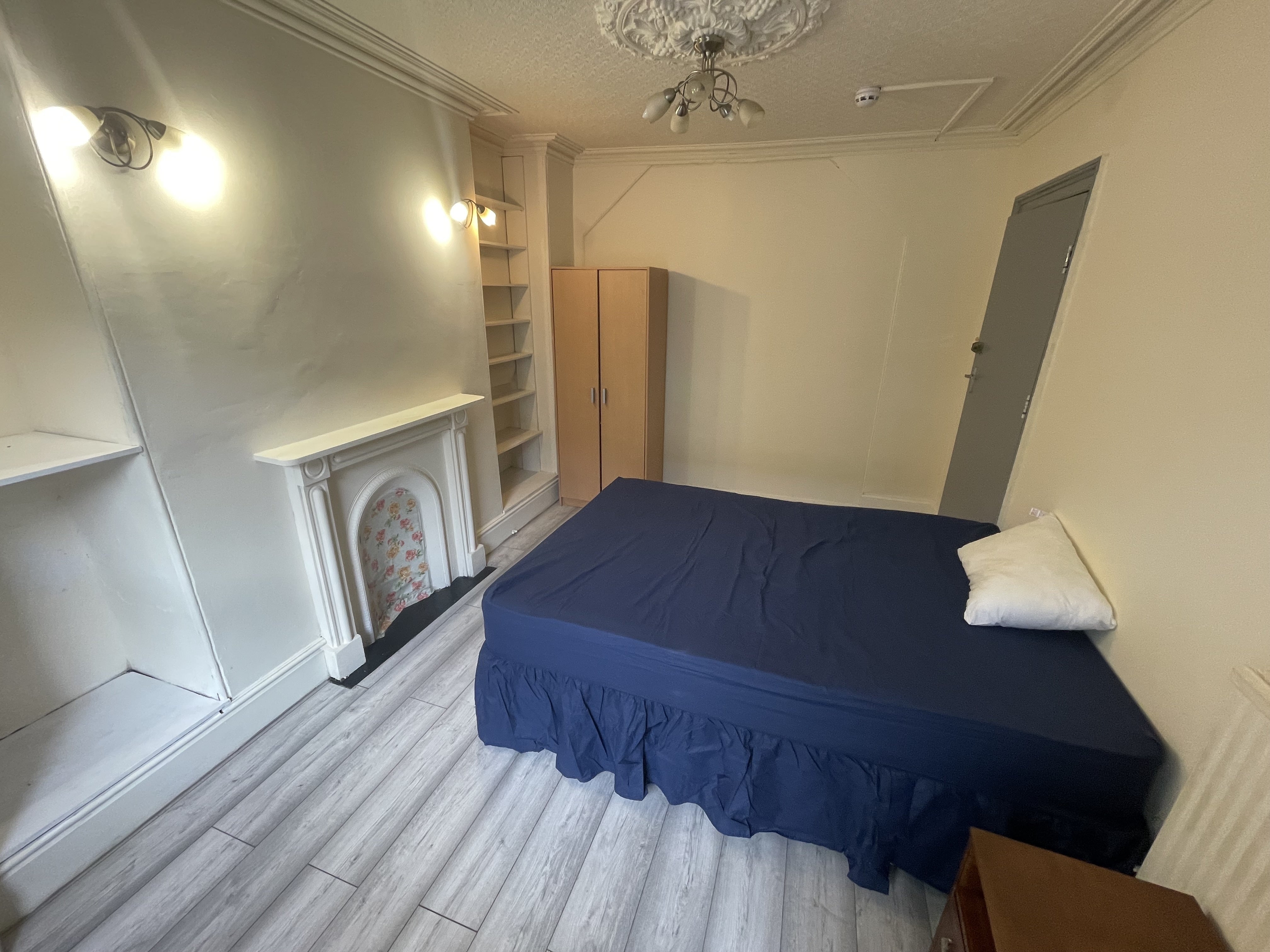 Room Fore Street in Camborne