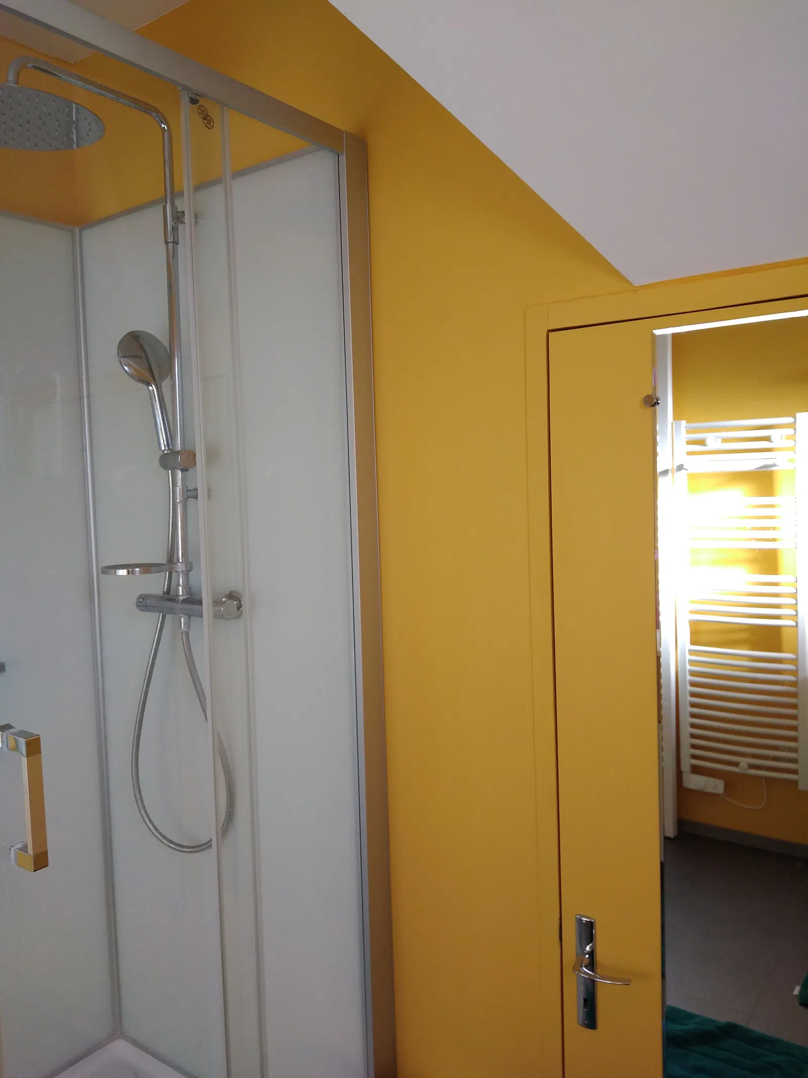 Room Rue Saint-Roch in Torcé-en-Vallée