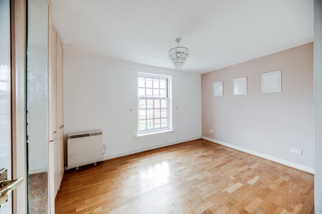 Flat Minchenden Court in Greater London
