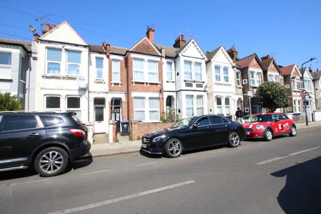 Flat Chapter Road in Greater London