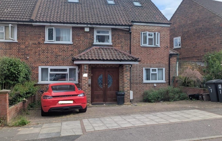 House George Crescent in Greater London