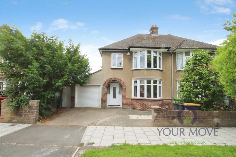 House Byron Crescent in Bedford