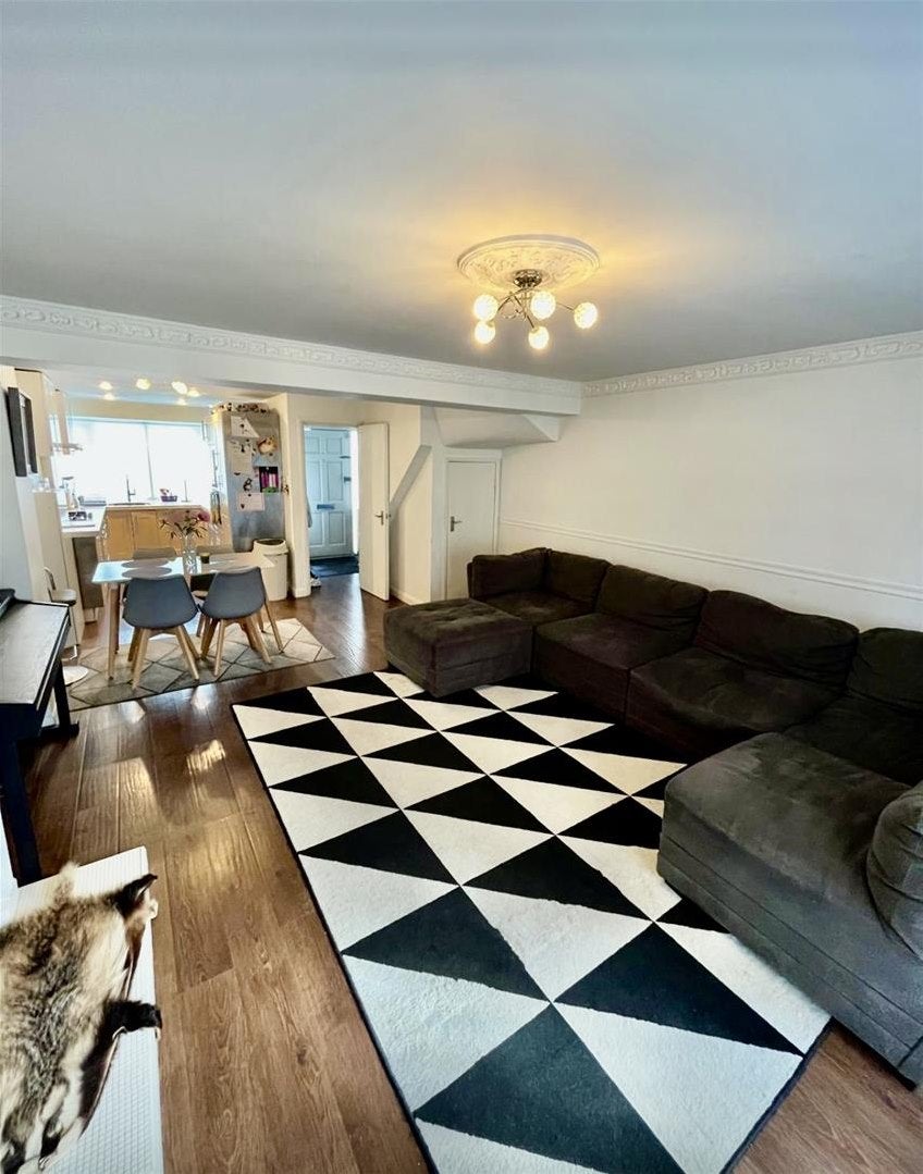 House Pointers Close in Greater London