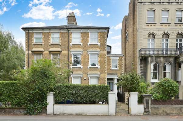 Flat Clarence Road in Windsor
