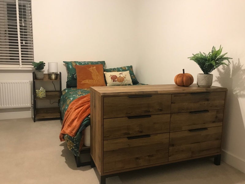 Room Cornwell Avenue in Crawley