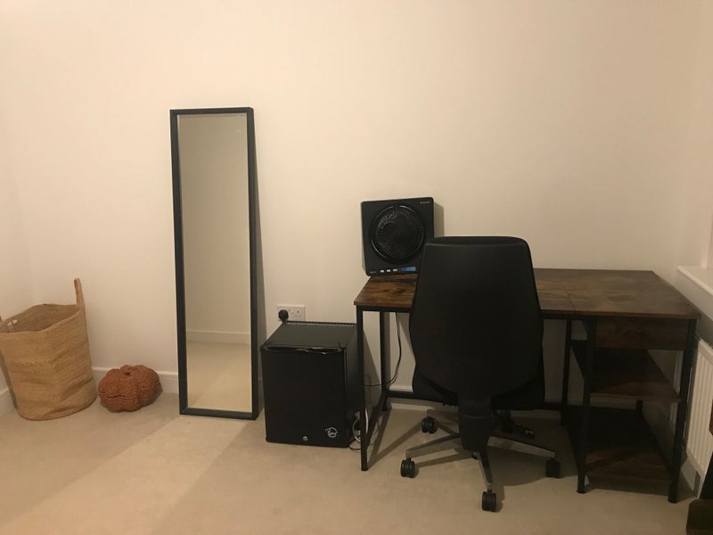 Room Cornwell Avenue in Crawley