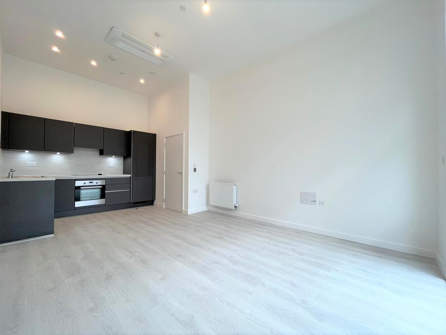 Flat Nestle's Avenue in Greater London