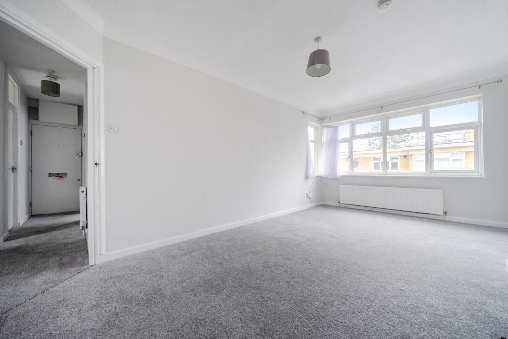 Flat Lincoln Court in Greater London