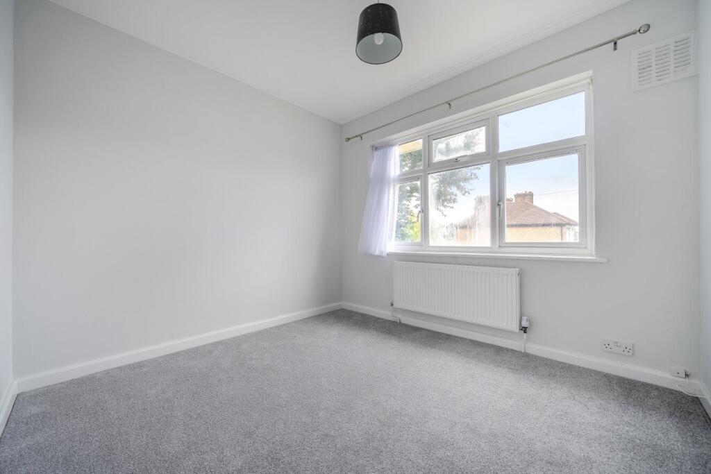 Flat Lincoln Court in Greater London