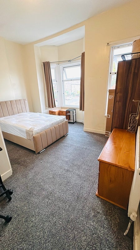 Room Cromwell Road in Salford