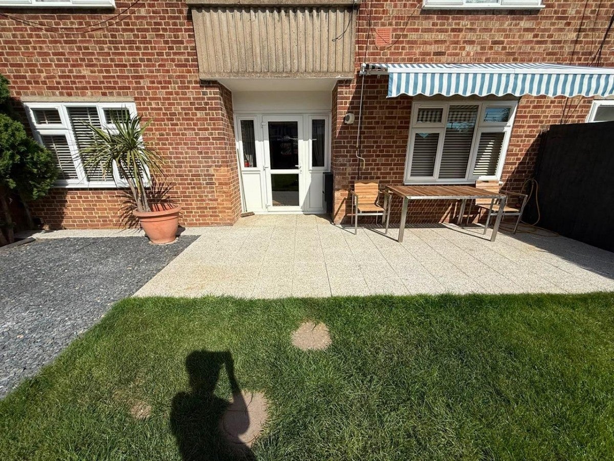 Flat Waterside Close in Greater London