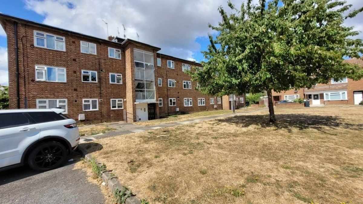 Flat Waterside Close in Greater London