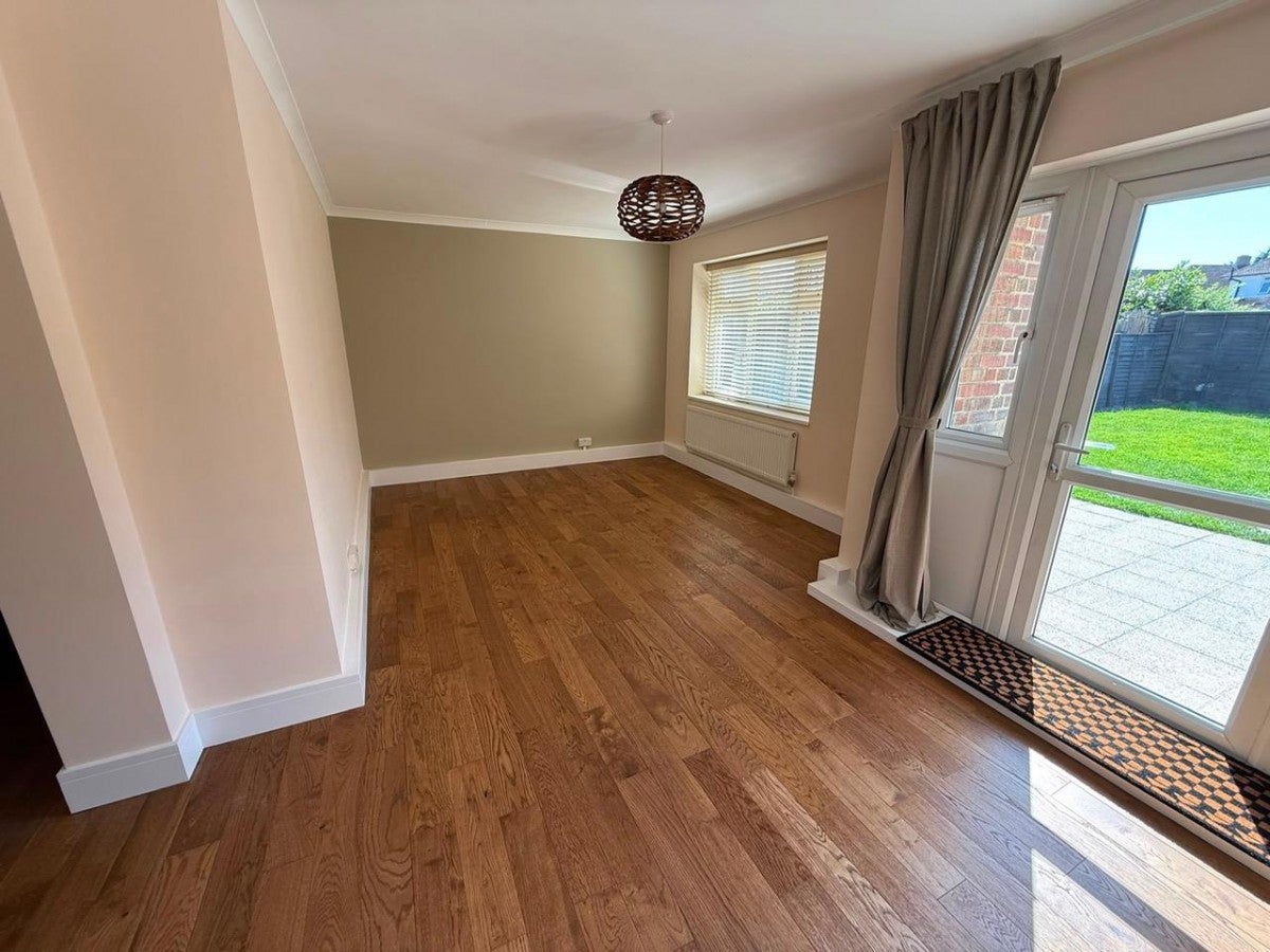 Flat Waterside Close in Greater London
