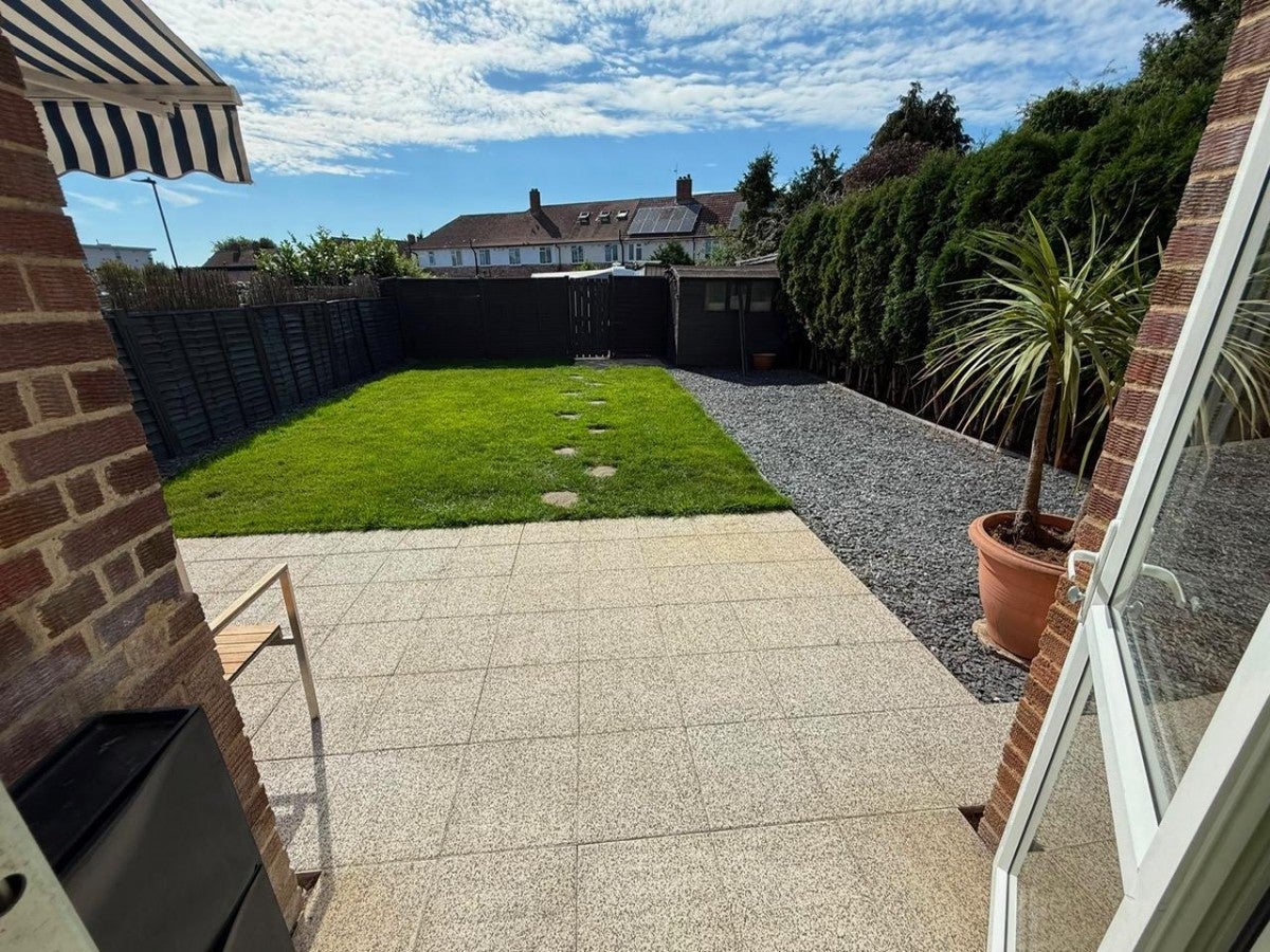 Flat Waterside Close in Greater London
