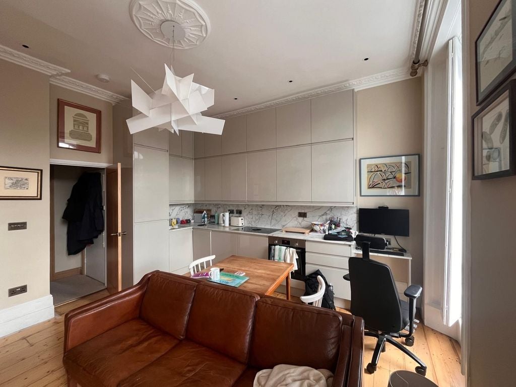 Flat Gibson Square in Greater London