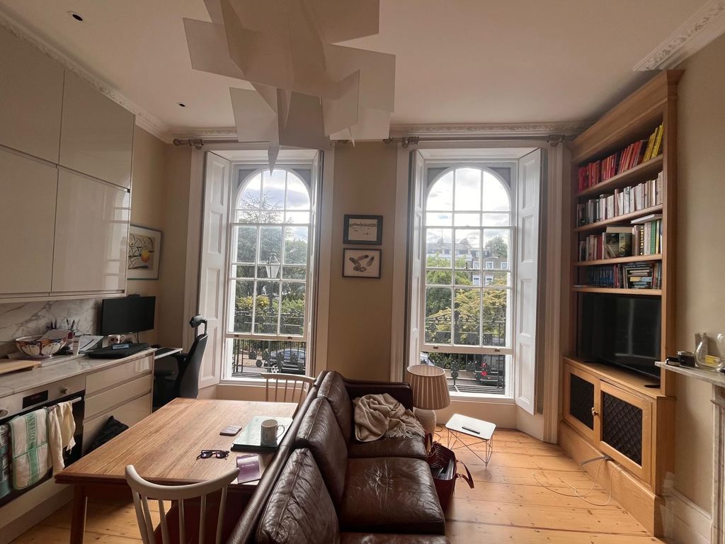 Flat Gibson Square in Greater London
