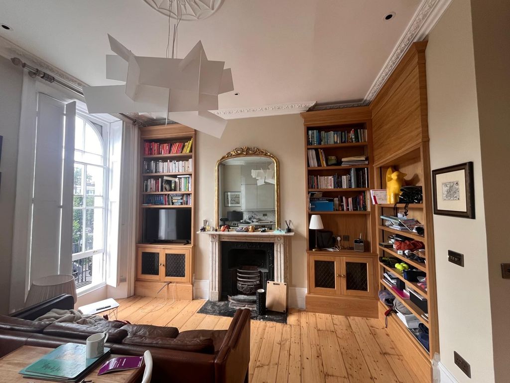 Flat Gibson Square in Greater London