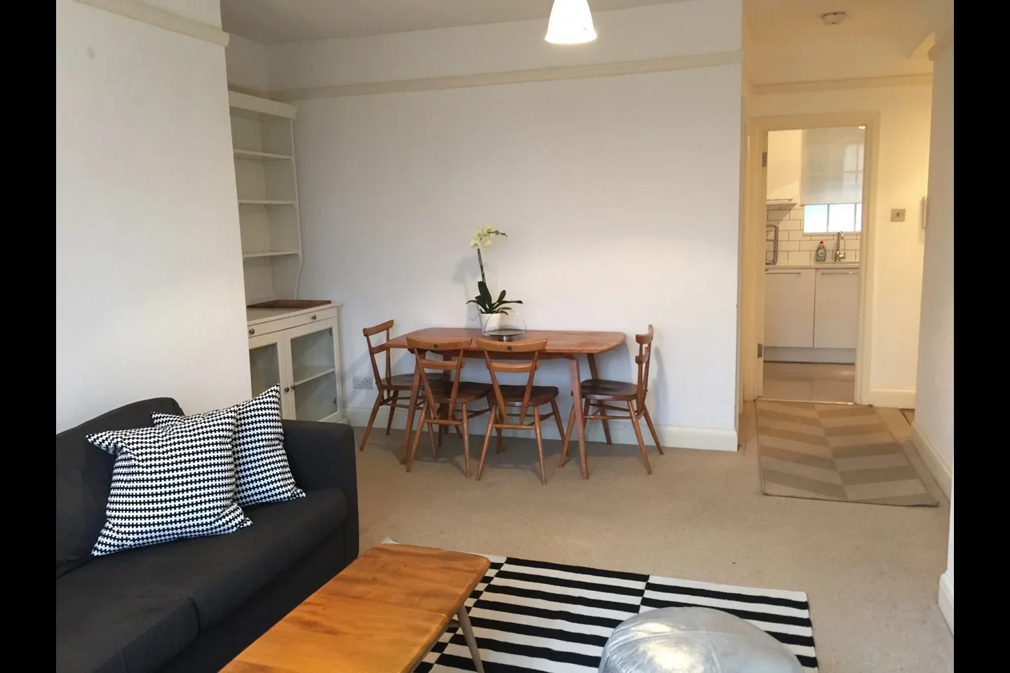 Flat Mortimer Crescent in Greater London