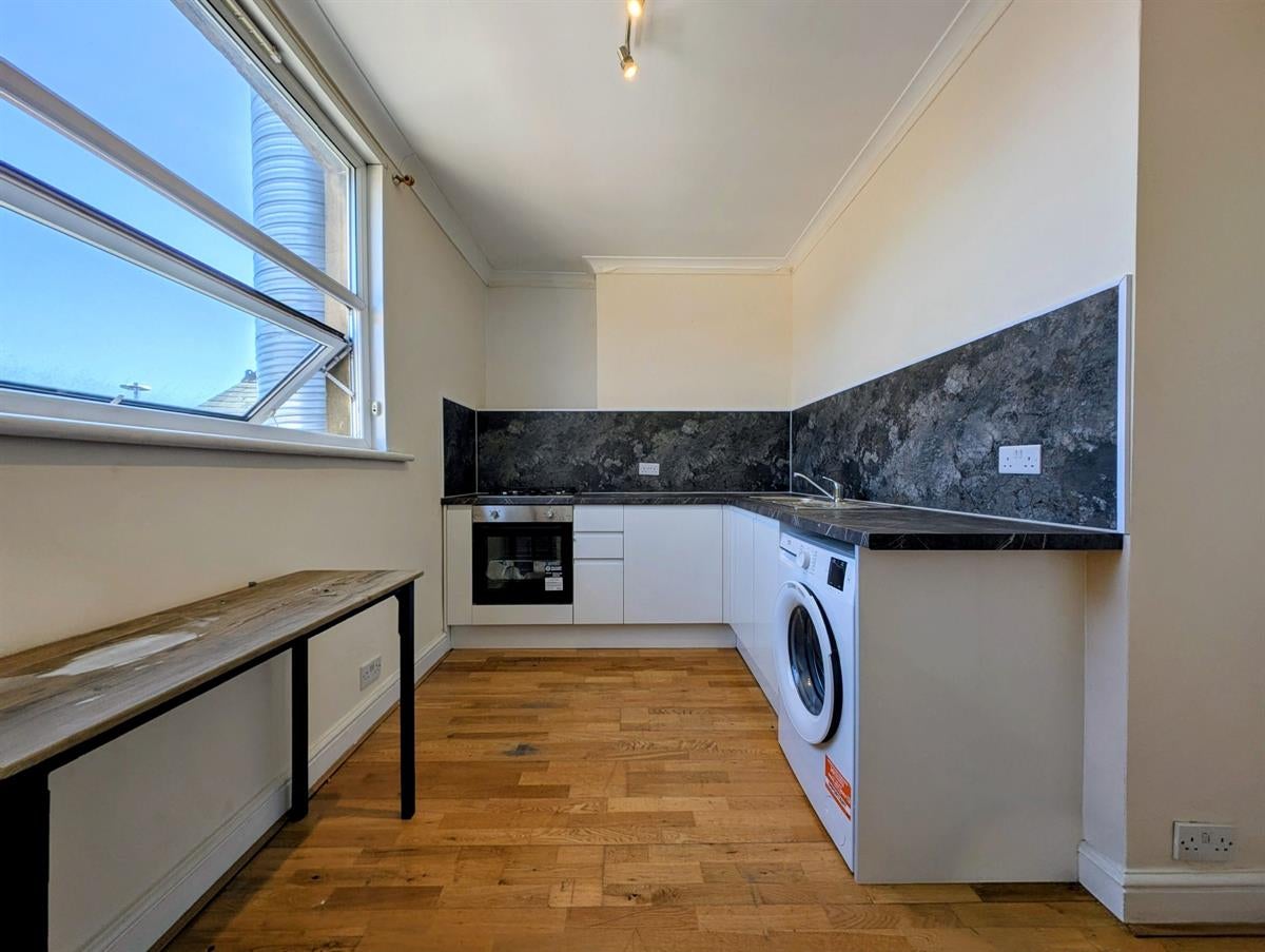 Flat Durnsford Road in Greater London