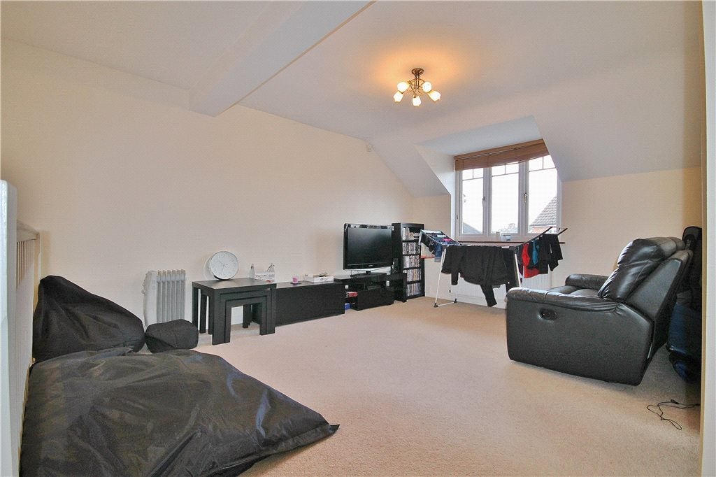 Flat Broadway in Woking