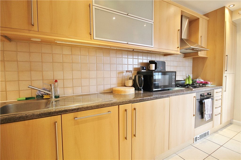Flat Broadway in Woking