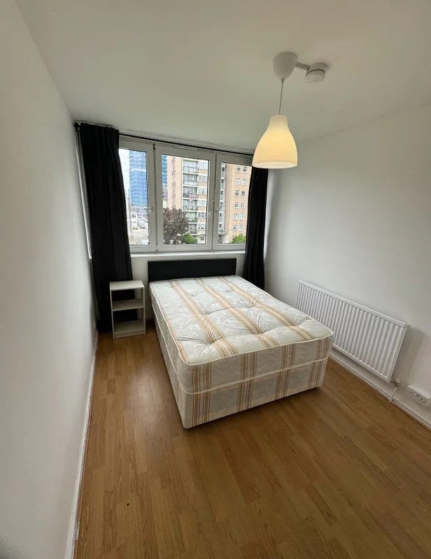Room Whitechapel Road in Greater London